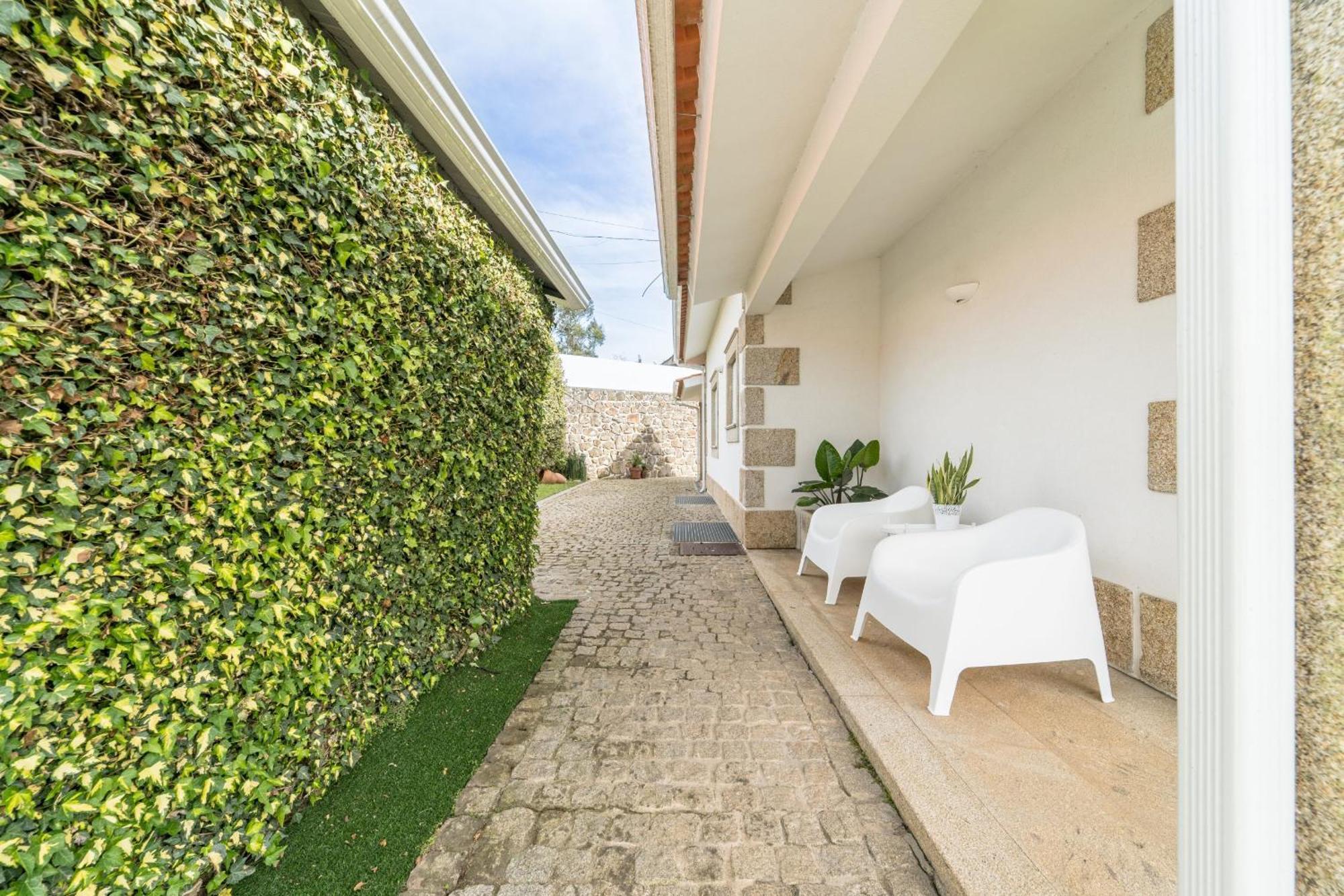 Casa Da Hera By House And People *